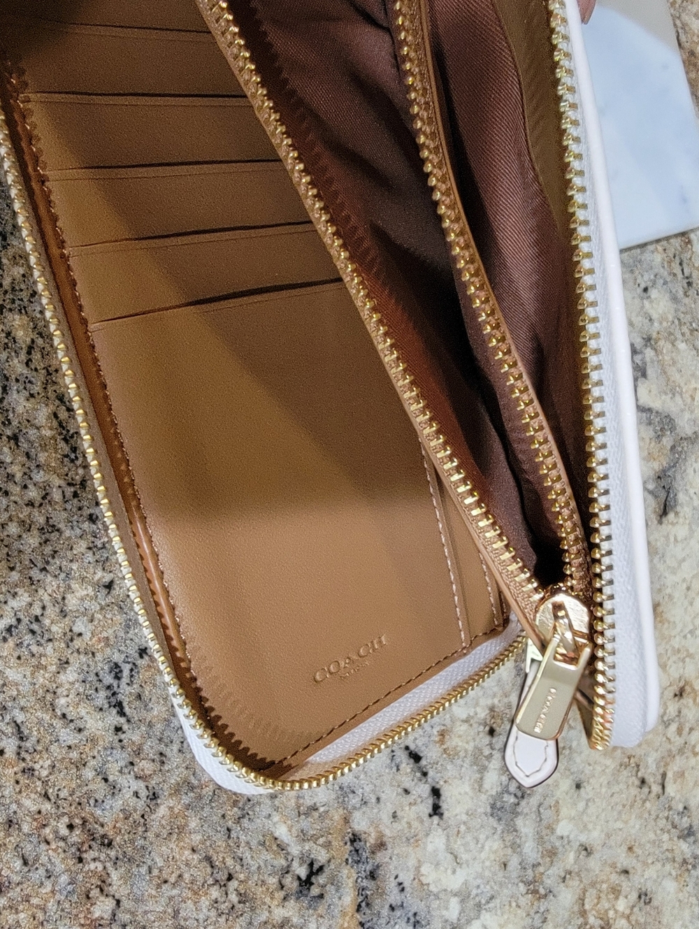 Coach Medium Id Zip Wallet In Signature Canvas - Picture 7 of 8